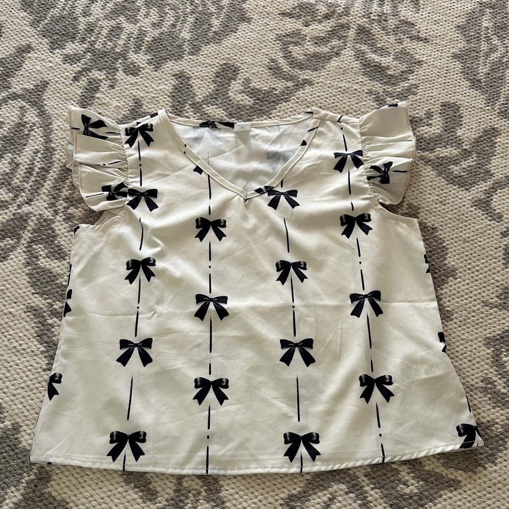 SHEIN Kids' Cream and Black Bow Print Blouse